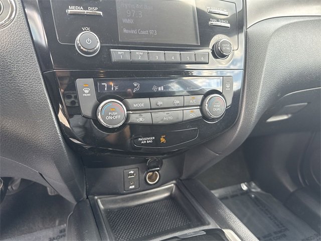 Used 2016 Nissan Rogue SV image 21