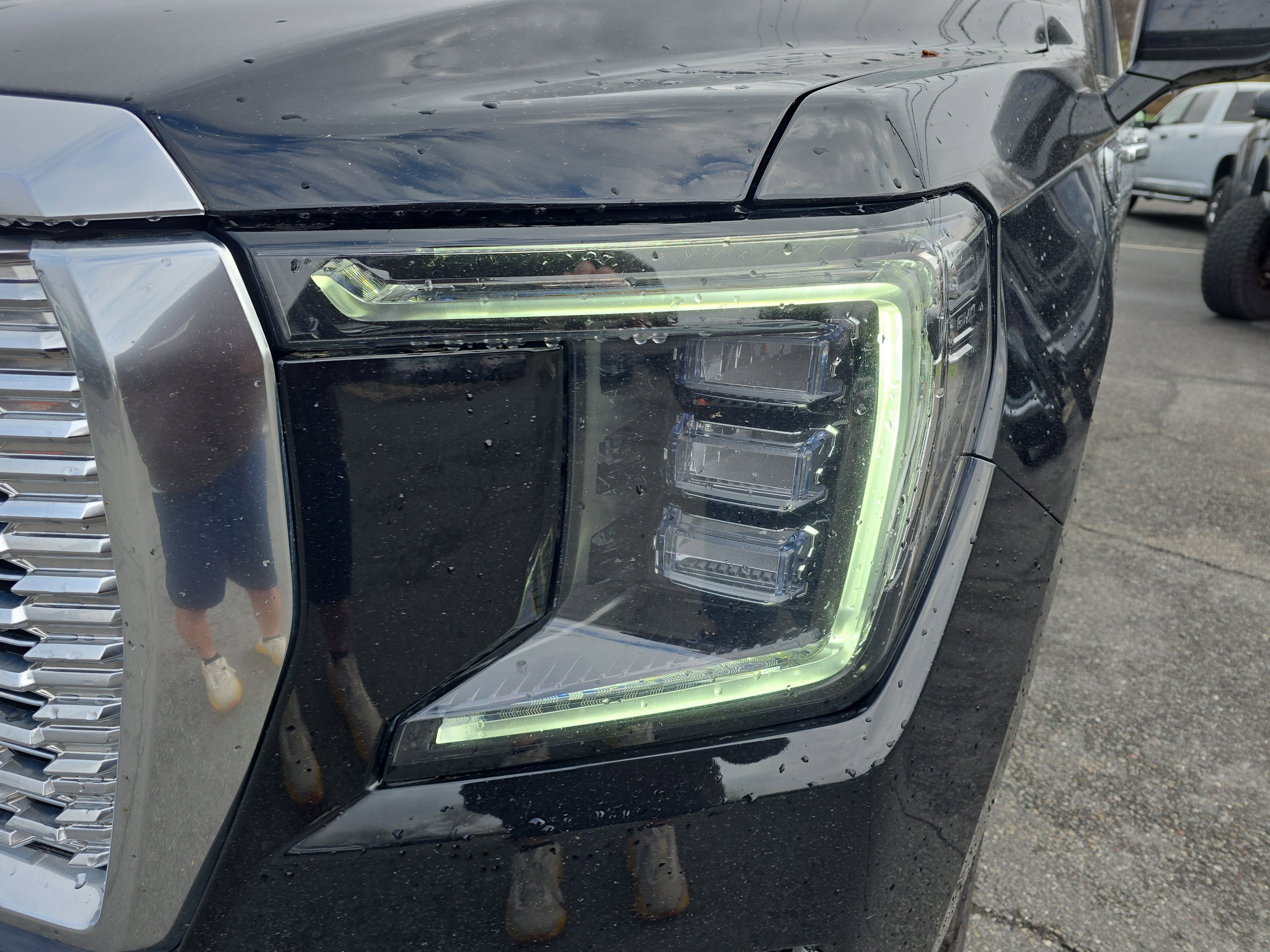 Used 2021 GMC Yukon Denali w/ Denali Premium Package AWD/4WD image 10