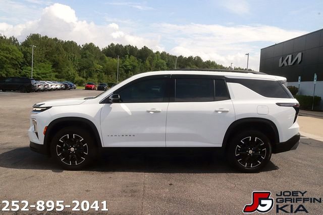 Used 2026 Chevrolet Traverse LT w/ Sun and Wheel Package FWD image 4
