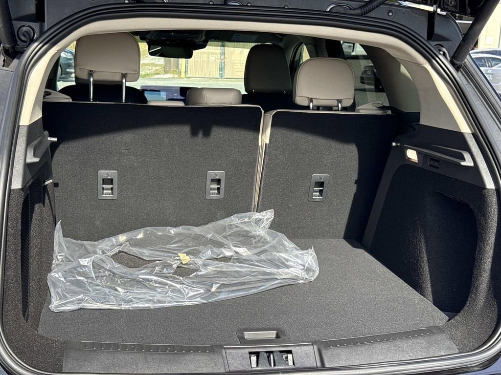 New 2026 Lincoln Corsair Premiere image 11