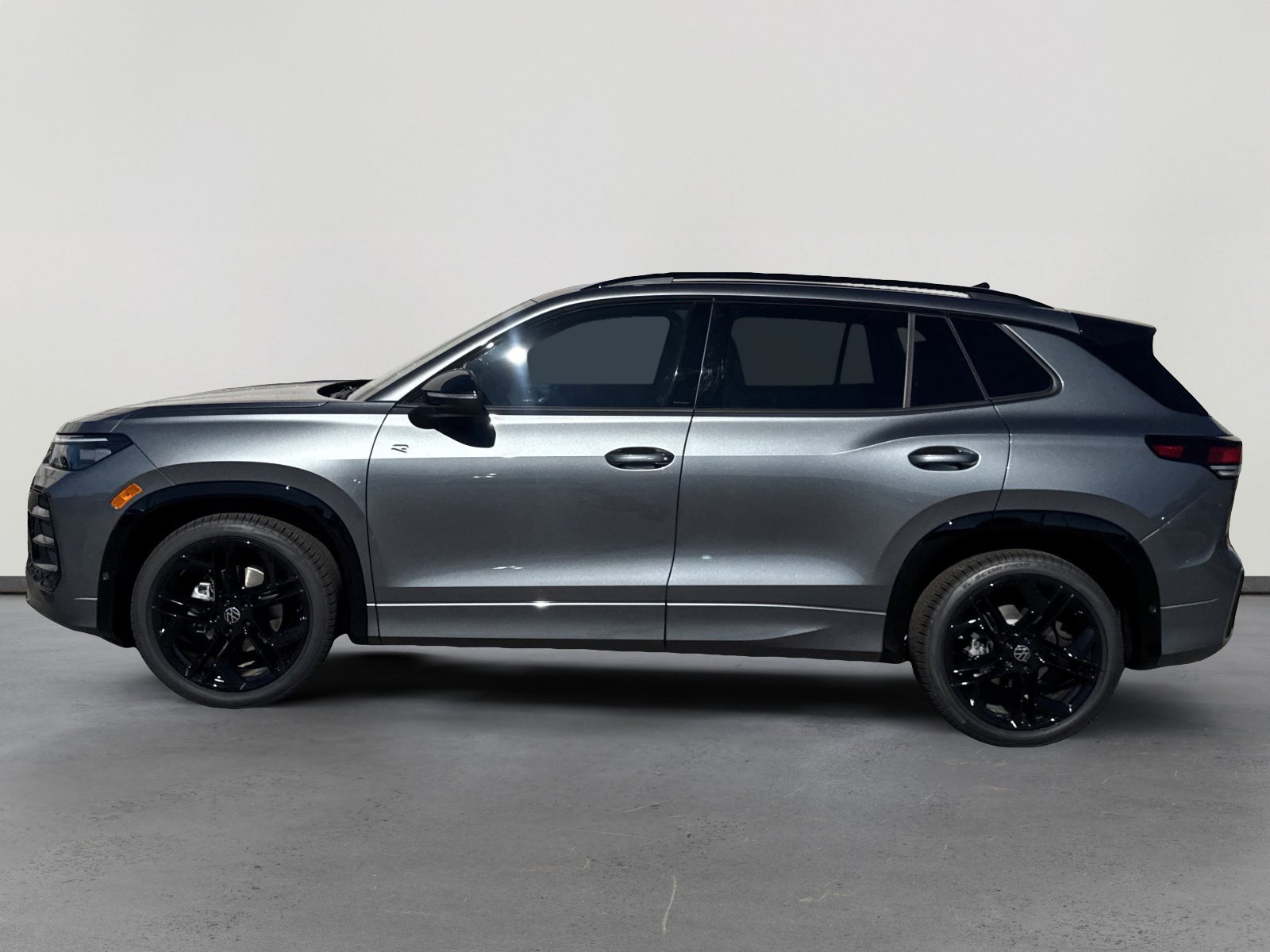 New 2026 Volkswagen Tiguan SE R-Line image 3