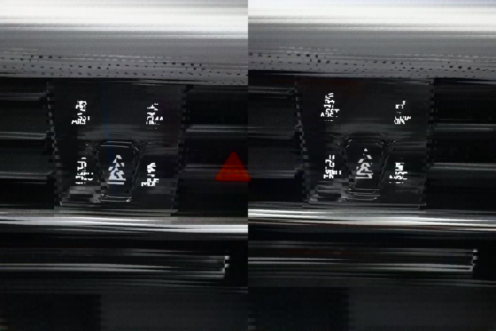 Used 2025 Volkswagen Atlas Peak Edition SE image 28