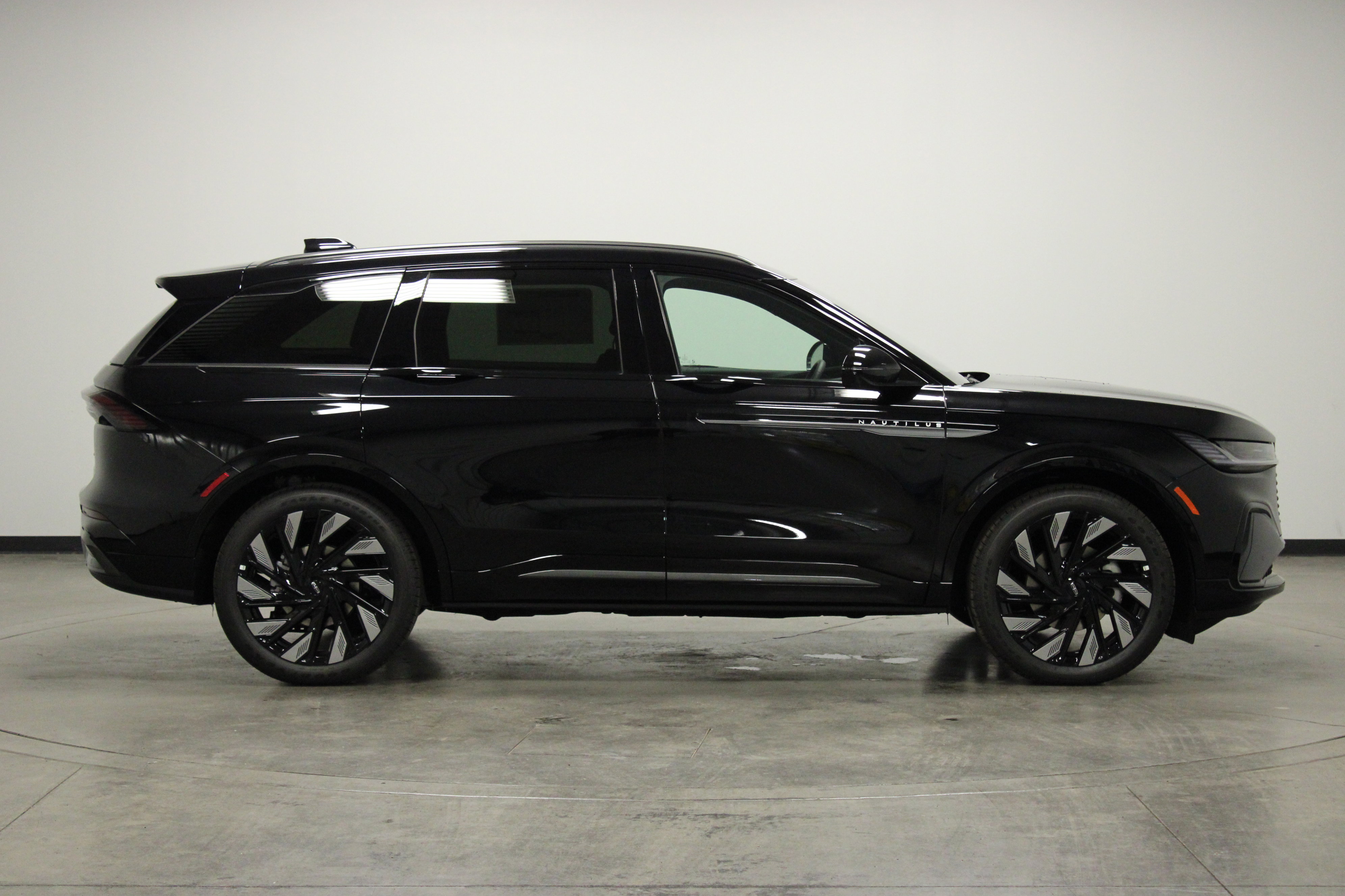 New 2026 Lincoln Nautilus Reserve w/ Jet Appearance Package image 9