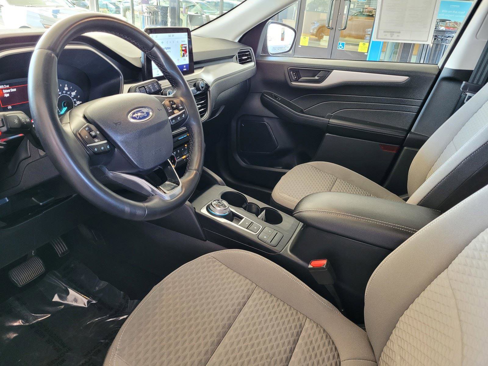 Used 2022 Ford Escape SE w/ SE Sport Appearance Package image 13