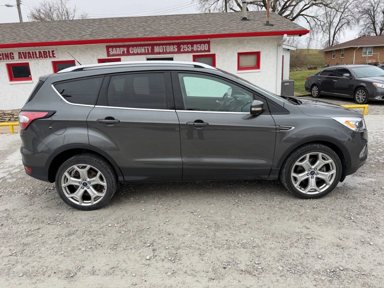 Used 2017 Ford Escape Titanium image 2