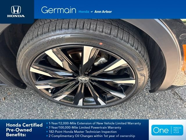 Used 2024 Toyota Crown Platinum AWD/4WD image 5