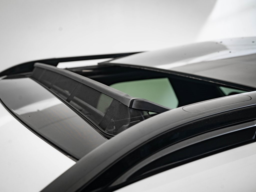 Used 2023 Land Rover Discovery S R-Dynamic image 14