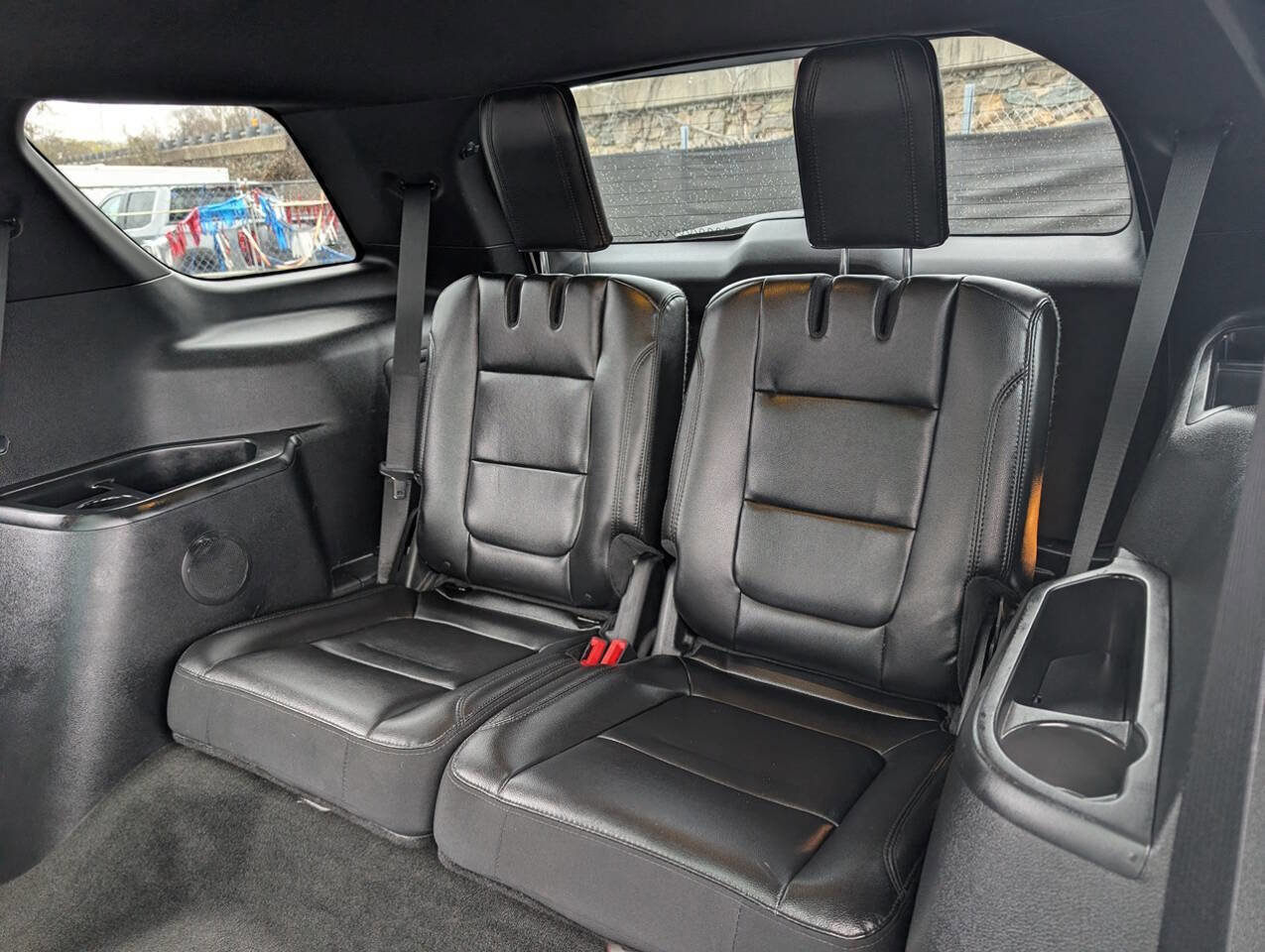 Used 2017 Ford Explorer XLT w/ Equipment Group 202A AWD/4WD image 29