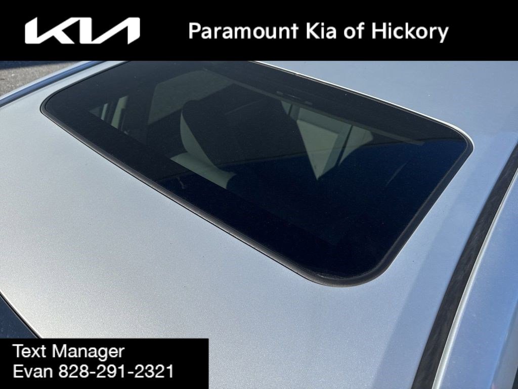 Used 2014 Toyota Corolla LE image 29