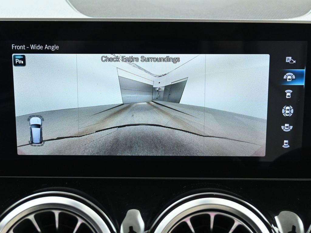 Used 2020 Mercedes-Benz GLB 250 w/ Premium Package image 28