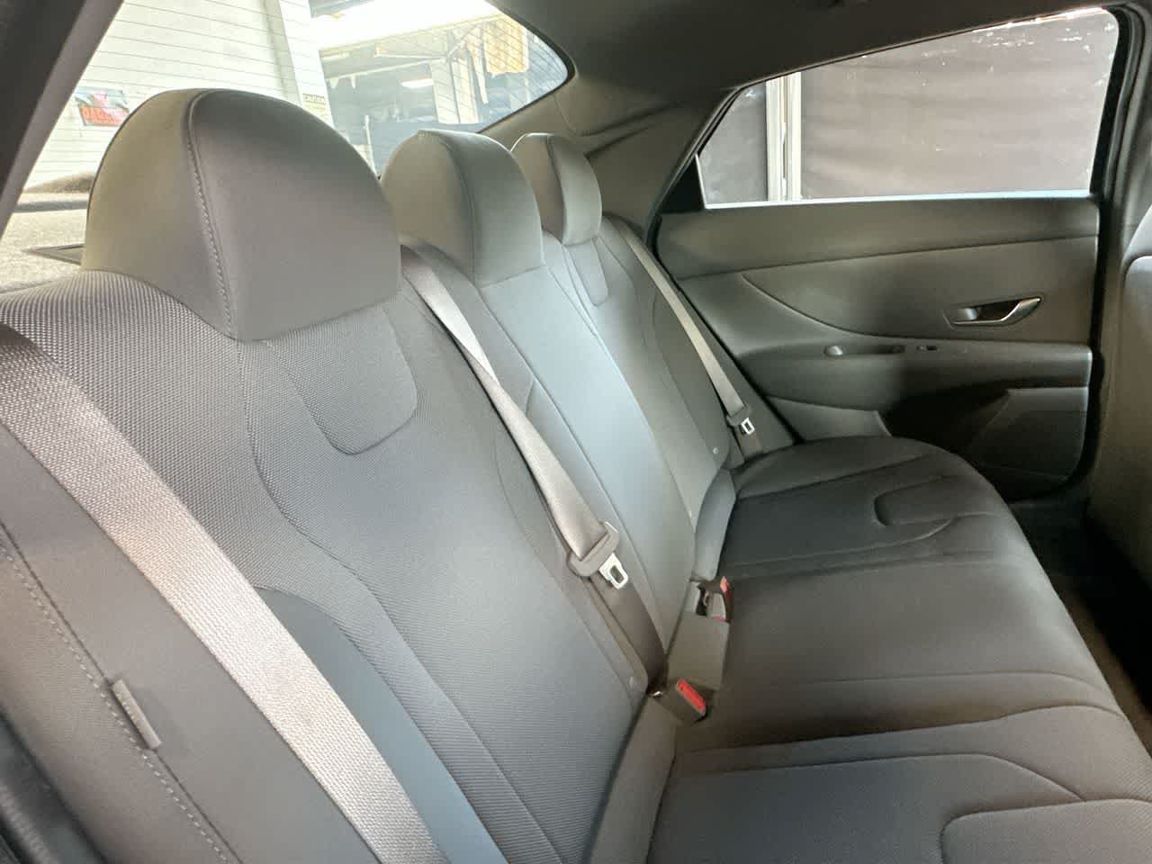 Used 2025 Hyundai Elantra SE FWD image 26