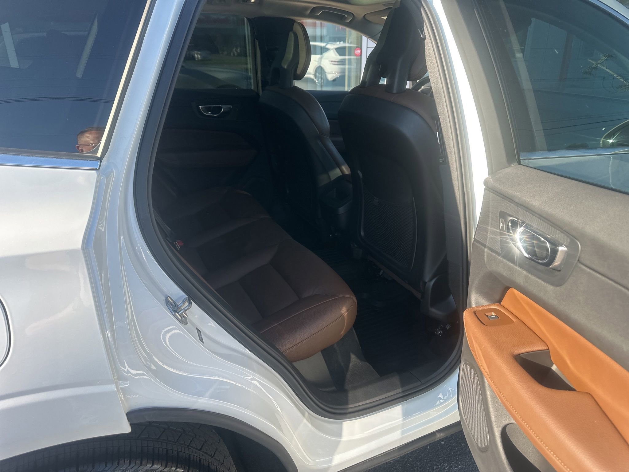 Used 2018 Volvo XC60 T5 Momentum w/ Convenience Package image 14