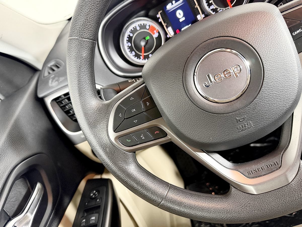 Used 2021 Jeep Cherokee Latitude AWD/4WD image 54