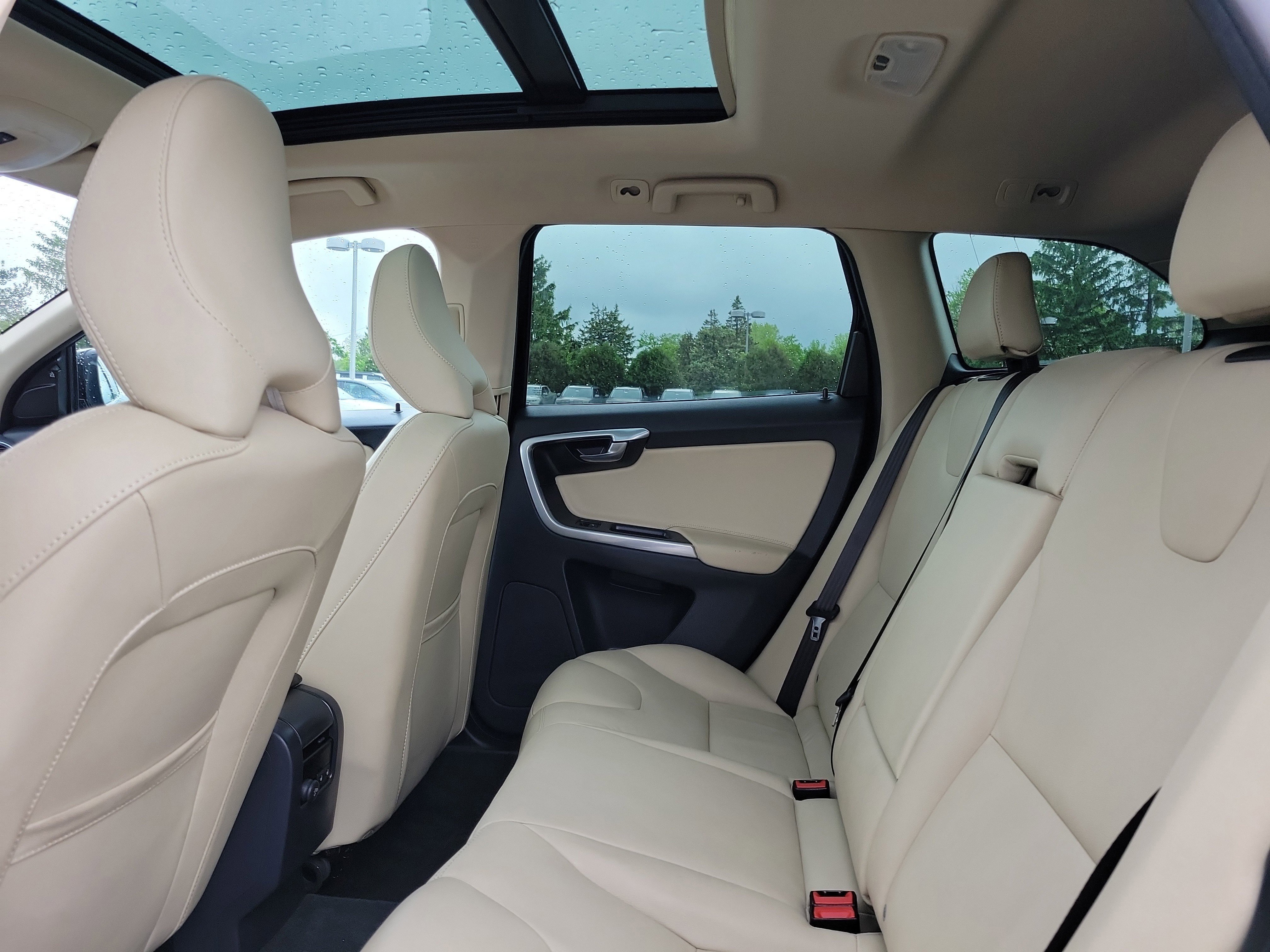Used 2016 Volvo XC60 T5 Premier w/ Climate Package AWD/4WD image 11