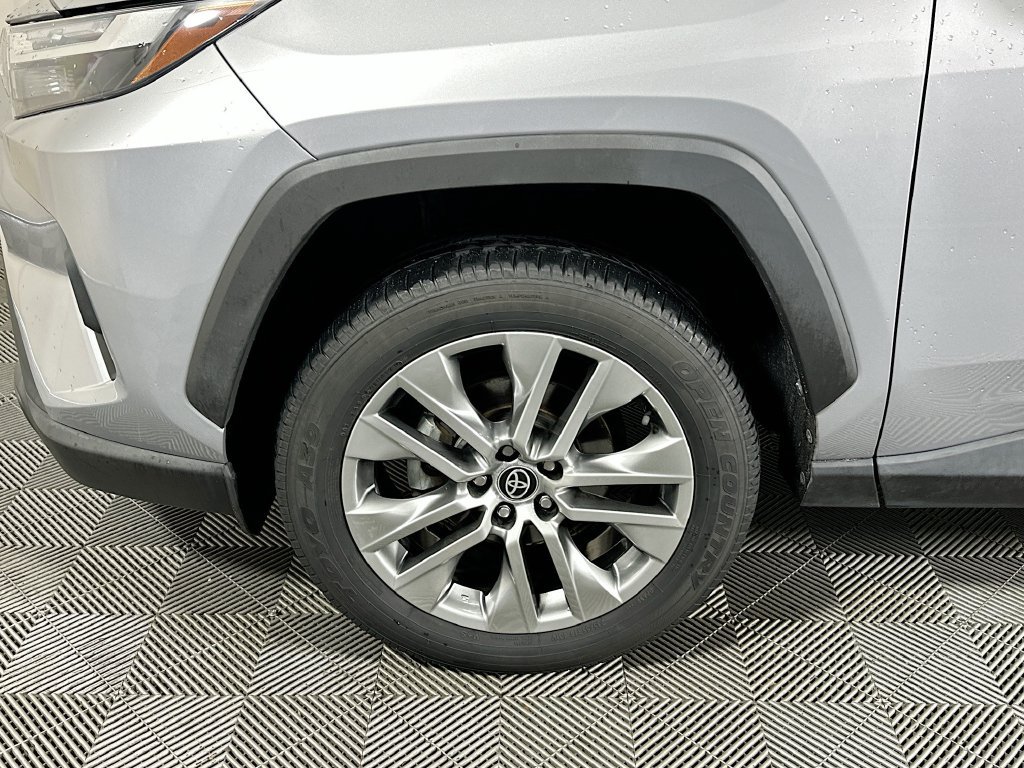 Used 2022 Toyota RAV4 XLE Premium AWD/4WD image 11
