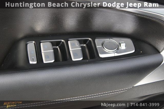 Used 2025 Genesis G70 2.5T image 11