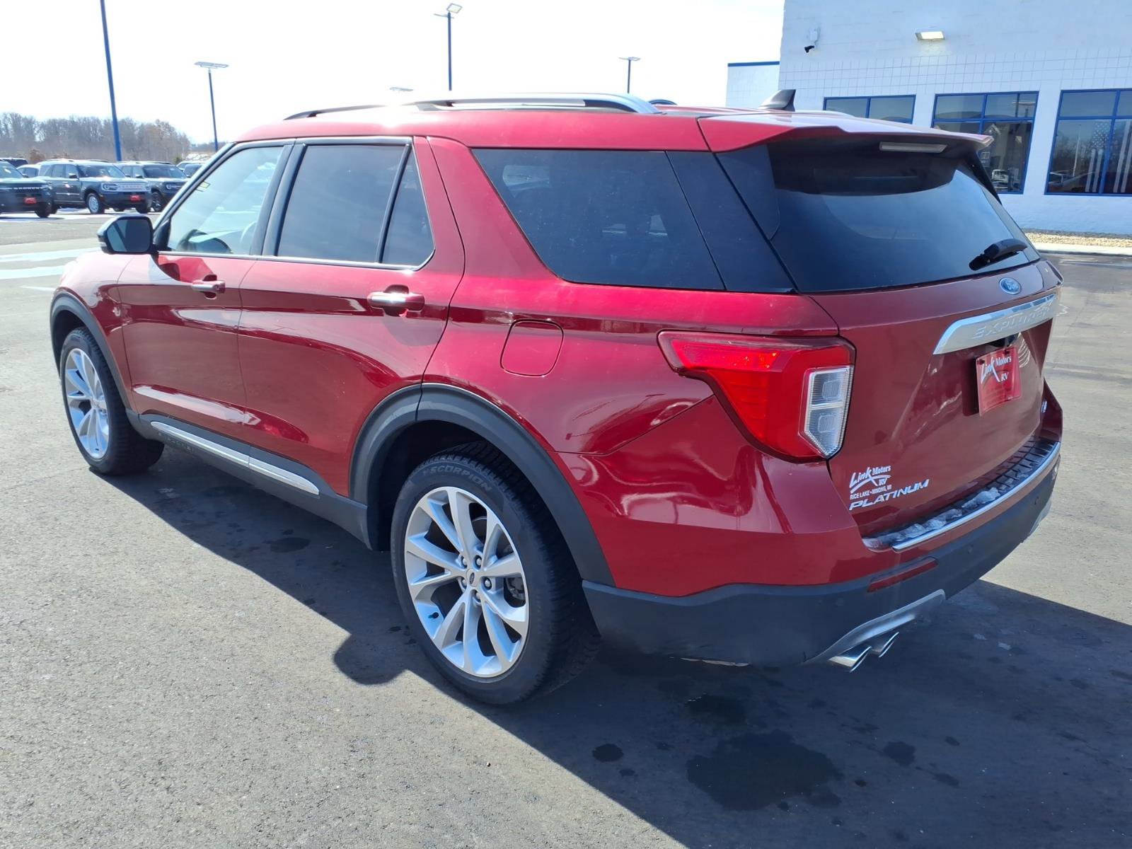 Used 2022 Ford Explorer Platinum w/ Equipment Group 601A AWD/4WD image 3