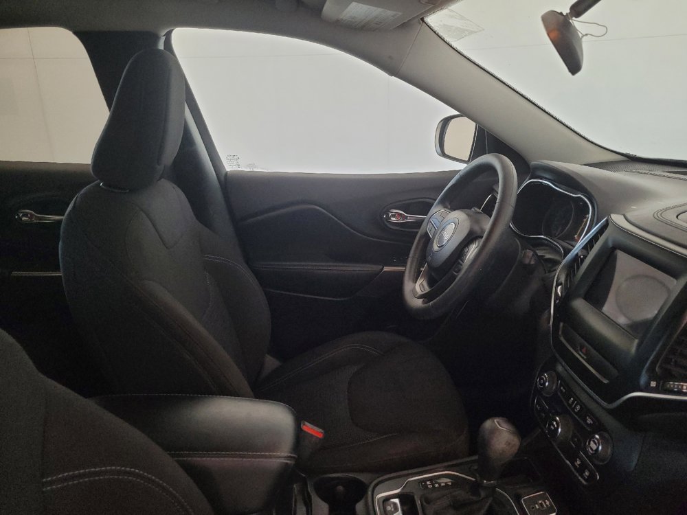 Used 2019 Jeep Cherokee Latitude w/ Popular Appearance Group FWD image 21