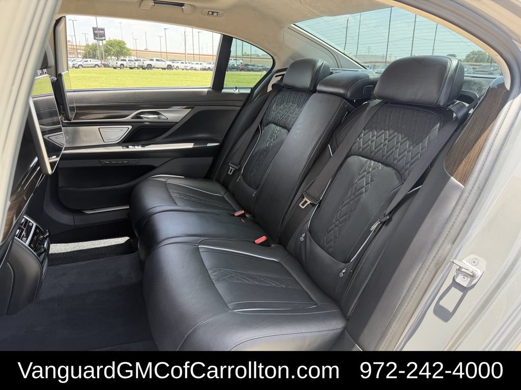 Used 2022 BMW 750i xDrive AWD/4WD image 32
