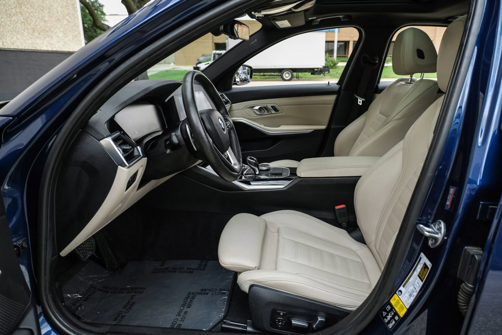 Used 2019 BMW 330i xDrive Sedan w/ Convenience Package AWD/4WD image 3