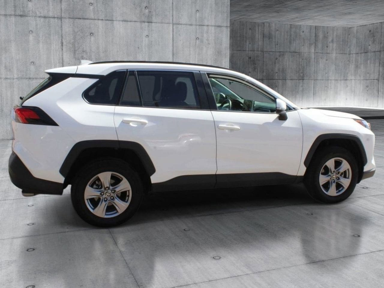 Used 2025 Toyota RAV4 XLE FWD image 5