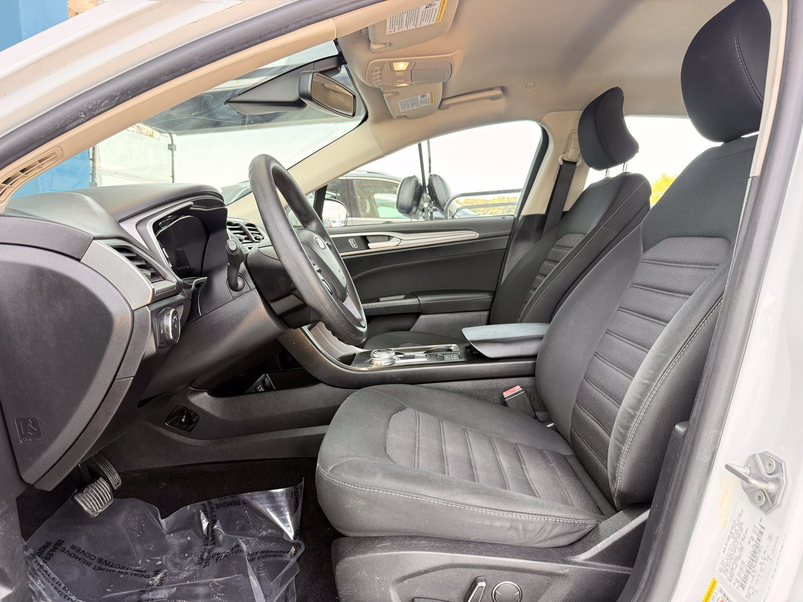 Used 2019 Ford Fusion SE FWD image 11