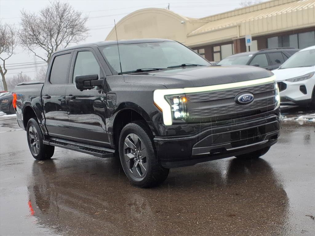 Used 2023 Ford F150 Lightning Lariat image 7