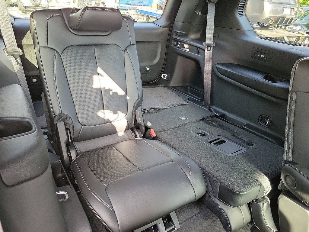 Used 2025 Jeep Grand Cherokee L Limited w/ Luxury Tech Group II image 16