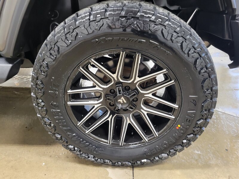 Used 2022 Jeep Wrangler Unlimited Sahara w/ Cold Weather Group AWD/4WD image 18