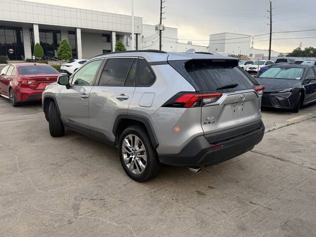 Used 2021 Toyota RAV4 XLE Premium image 7
