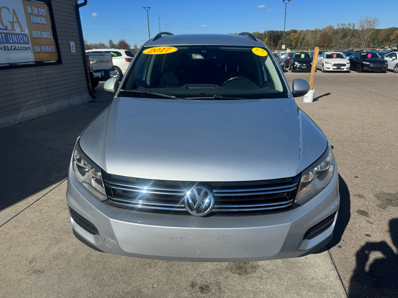 Used 2017 Volkswagen Tiguan S image 2