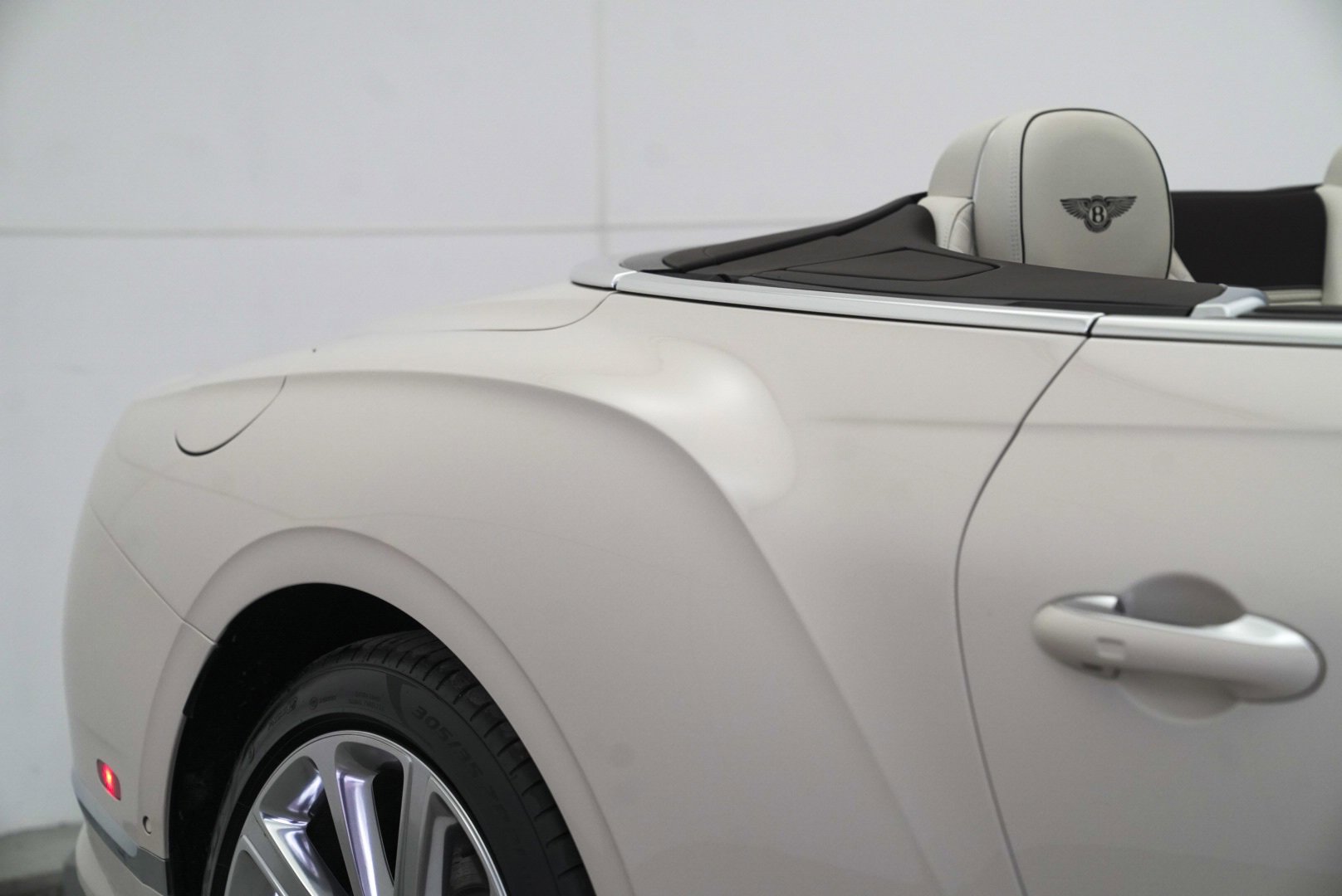 Used 2023 Bentley Continental GT Azure image 73