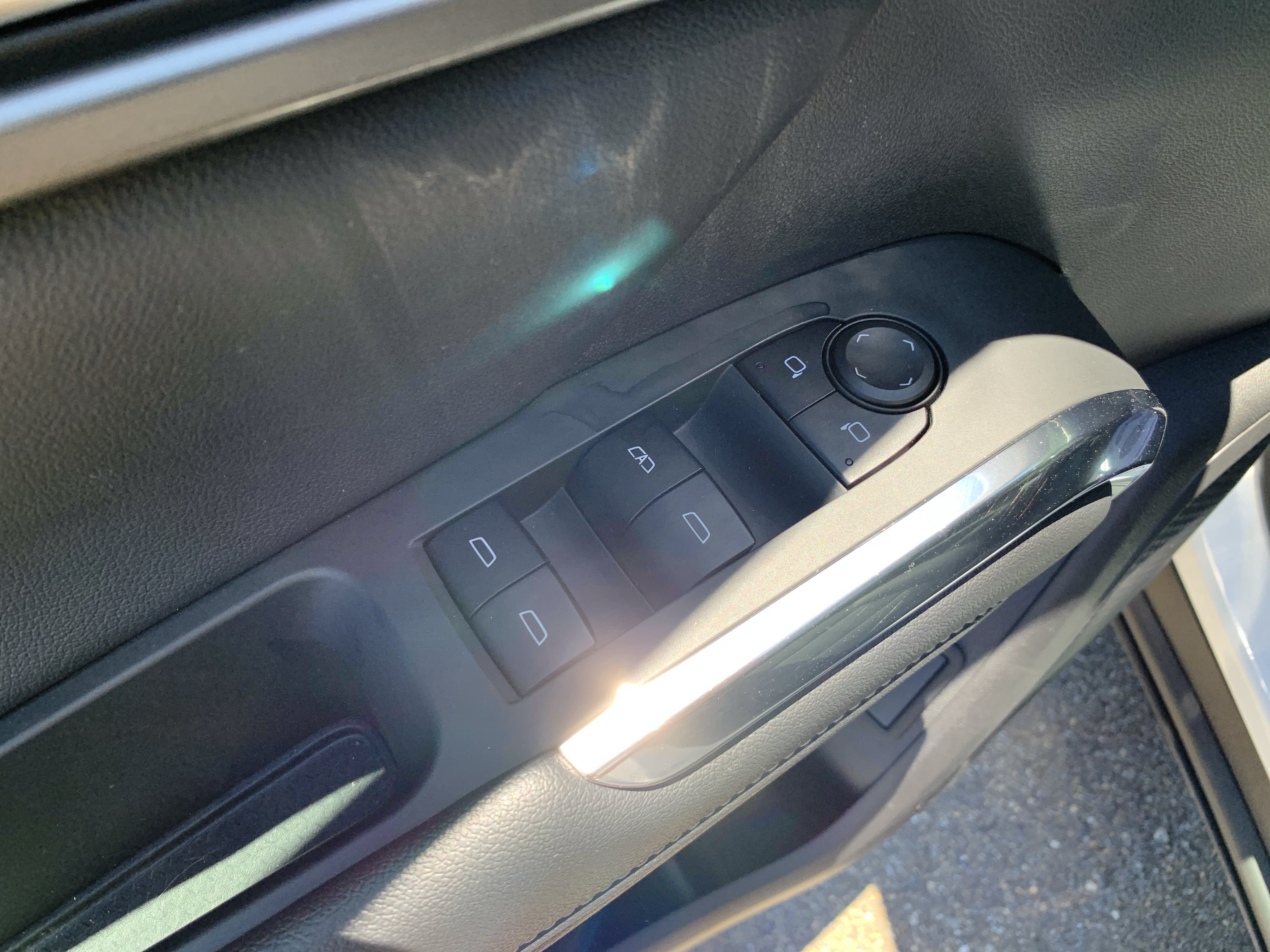 Used 2025 Chevrolet Traverse LT w/ Sun and Wheel Package FWD image 9