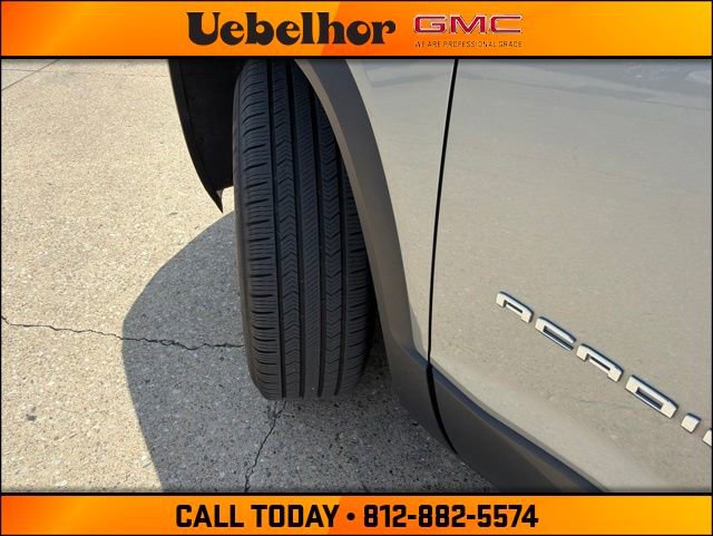 Used 2023 GMC Acadia SLE w/ Driver Convenience Package FWD image 22