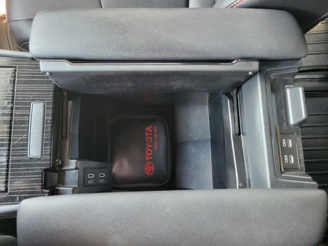 Used 2025 Toyota Sienna XSE FWD image 24
