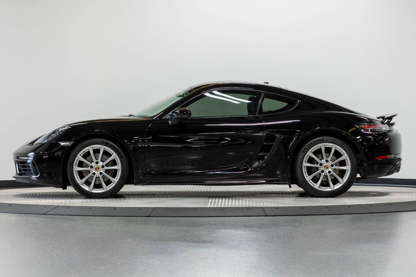 Used 2018 Porsche 718 Cayman RWD image 8
