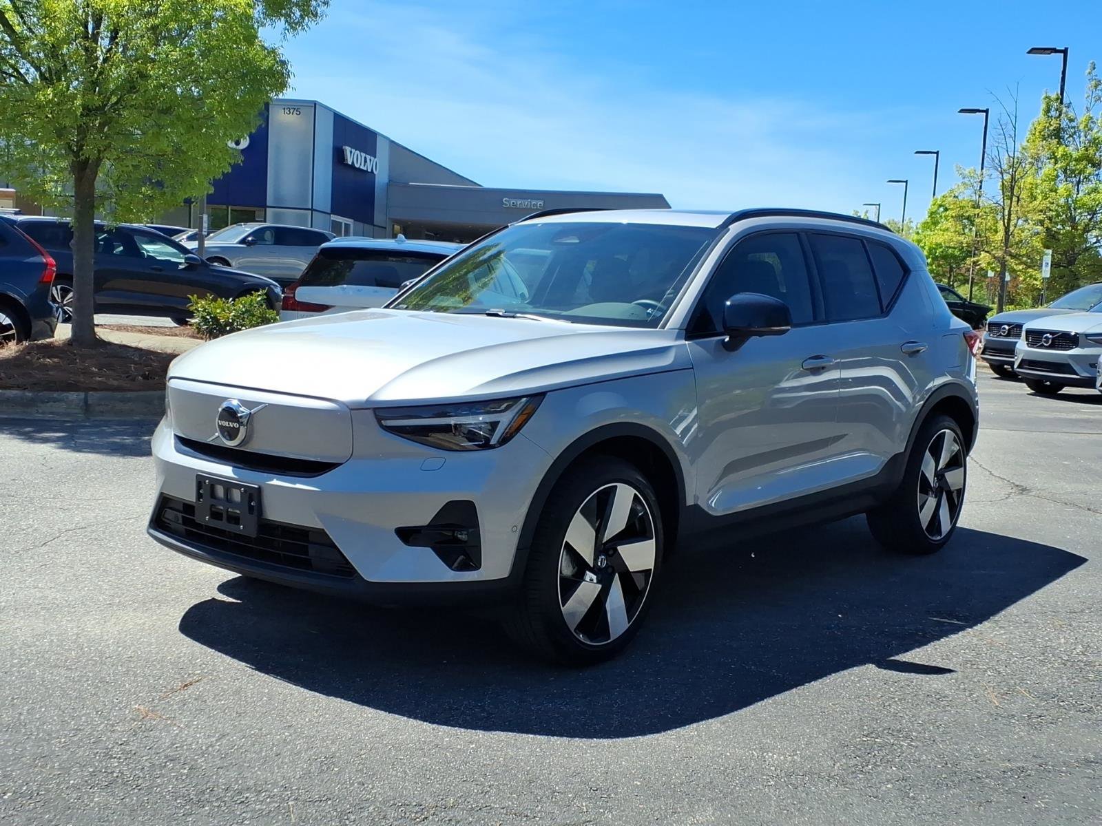 Certified 2024 Volvo XC40 Recharge Ultimate RWD image 9