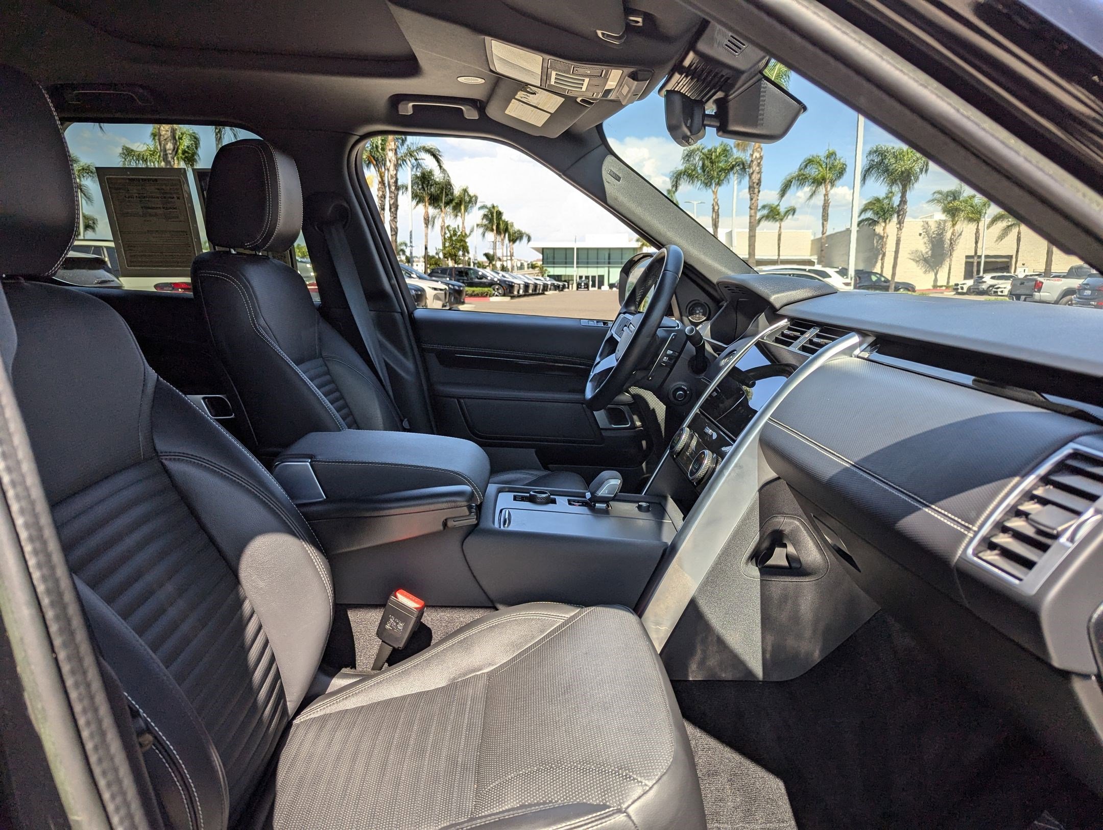Used 2023 Land Rover Discovery S R-Dynamic image 35