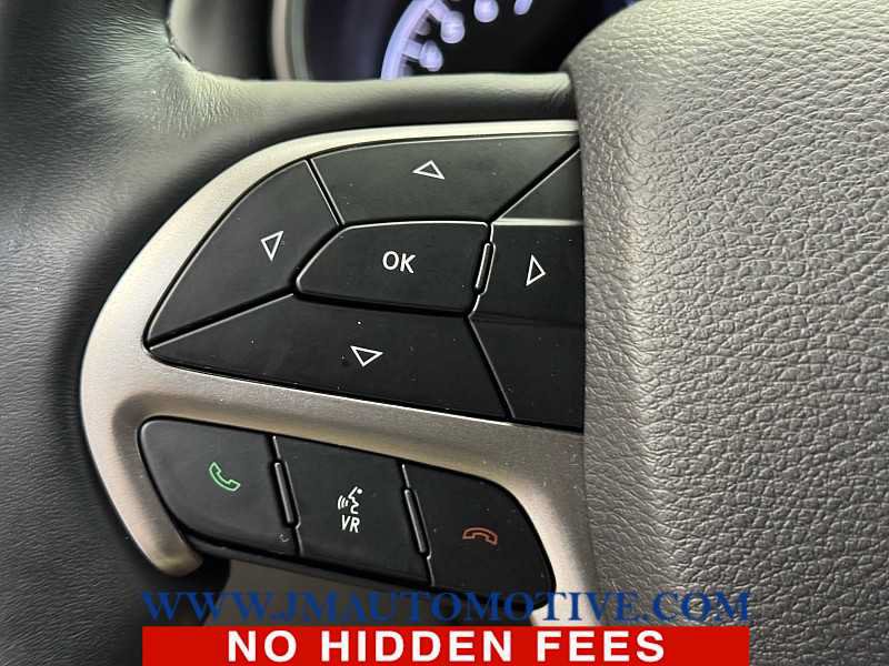 Used 2019 Jeep Grand Cherokee Laredo w/ Security & Convenience Group AWD/4WD image 41