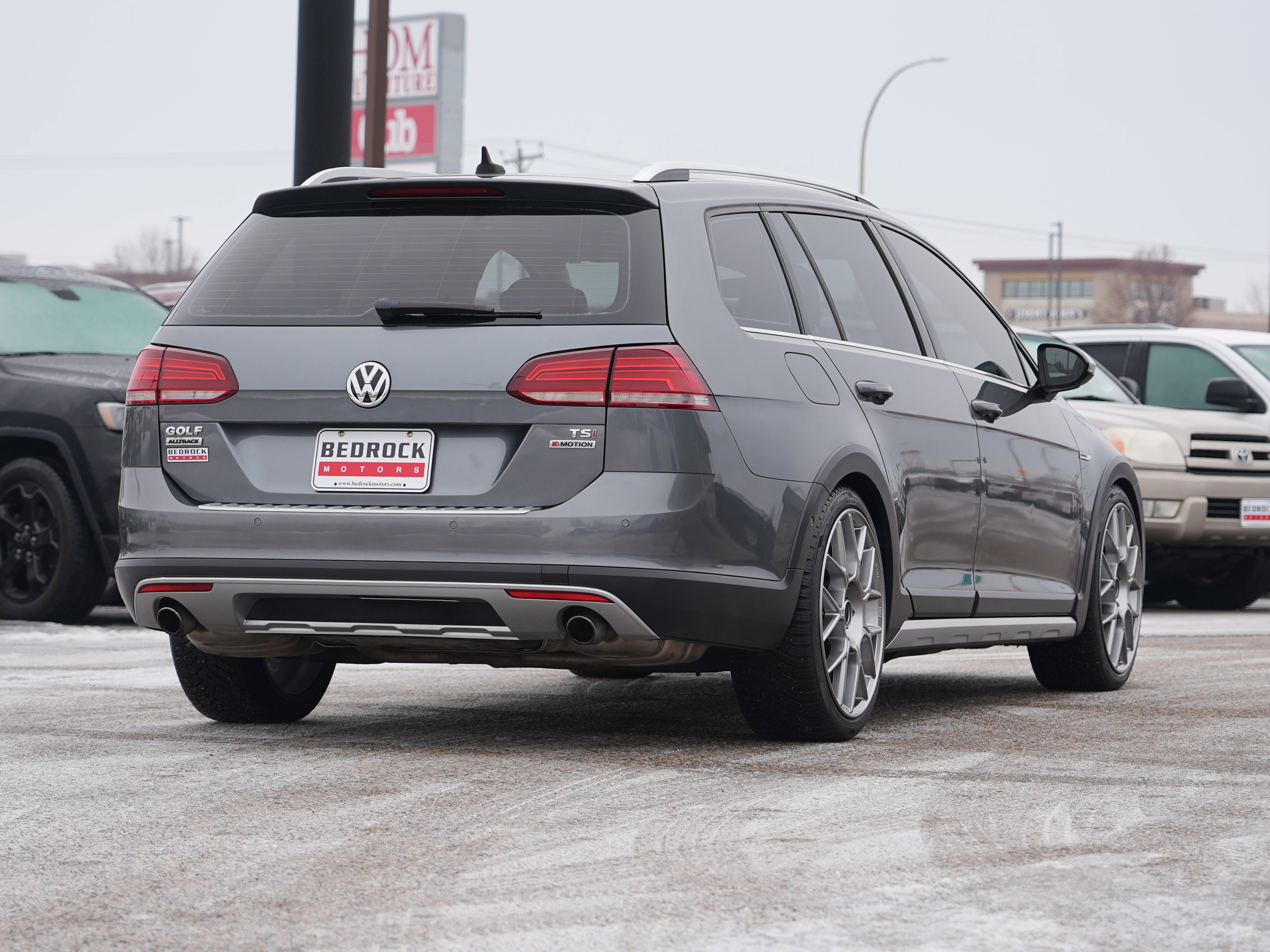 Used 2018 Volkswagen Golf Alltrack SEL image 3