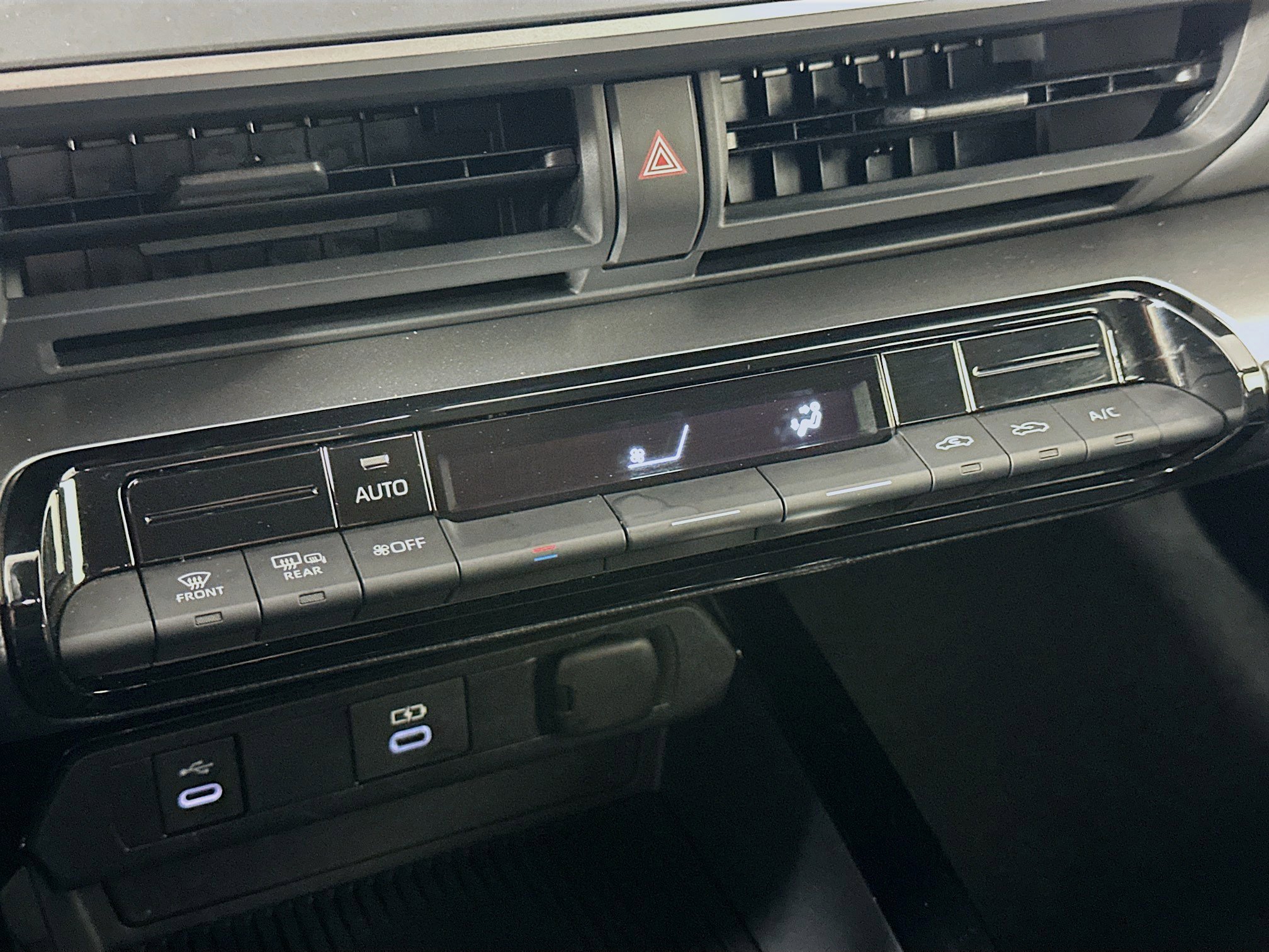 Used 2025 Toyota Prius LE image 23