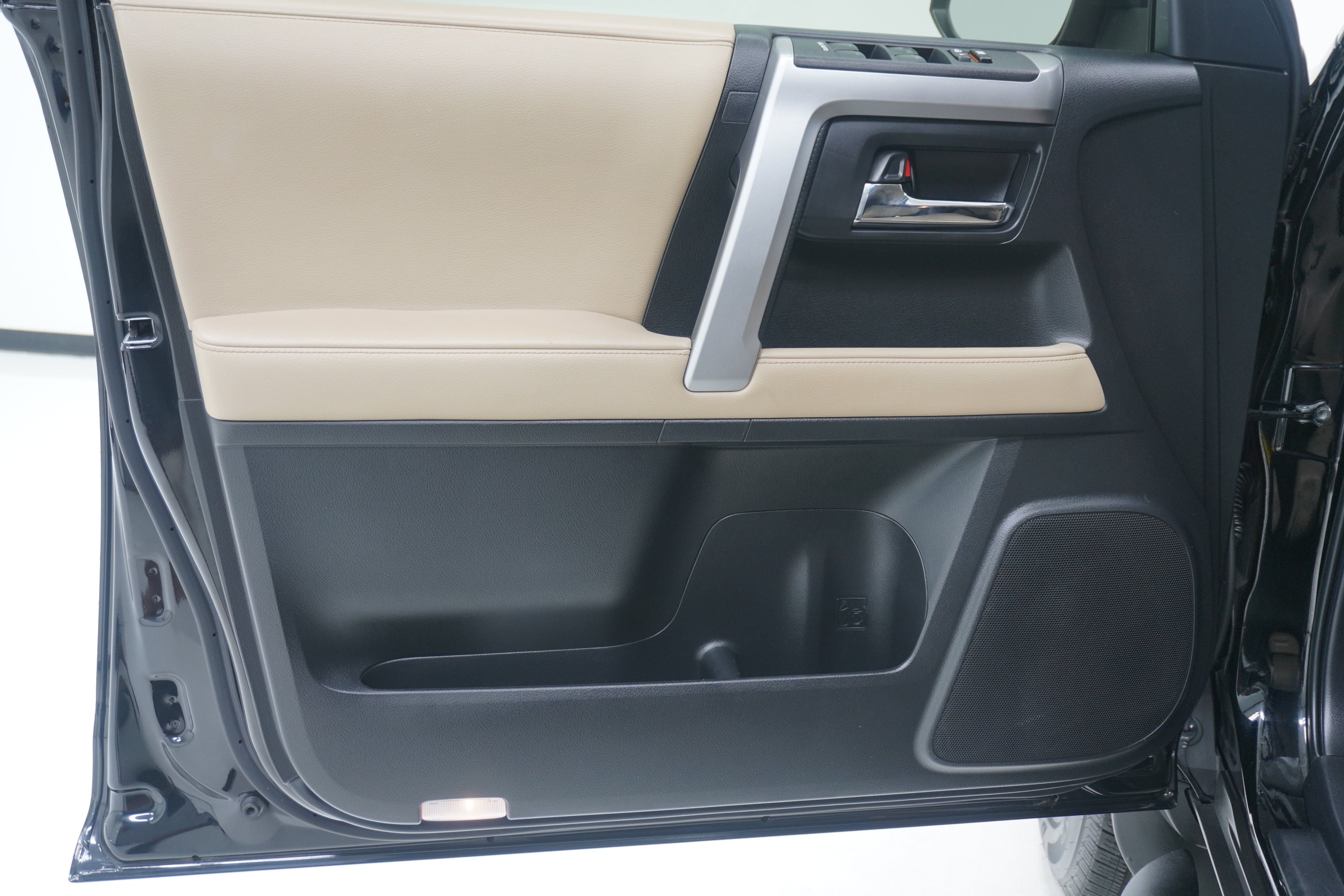 Used 2022 Toyota 4Runner SR5 Premium w/ Moonroof Package RWD image 15