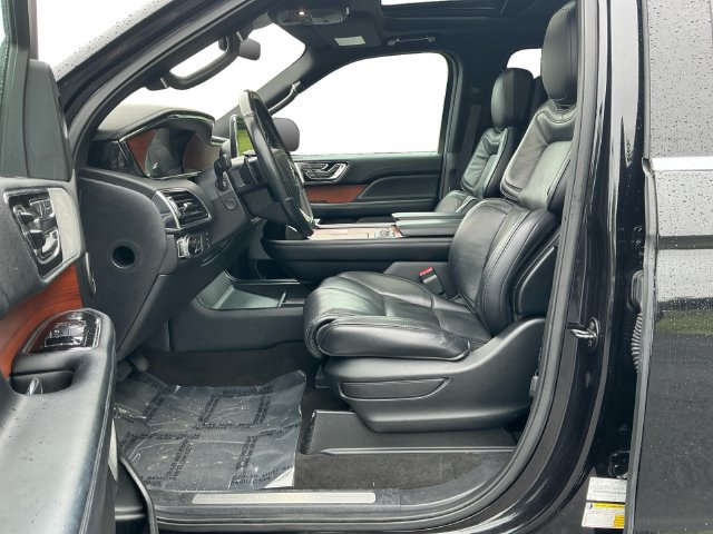 Used 2019 Lincoln Navigator L Reserve AWD/4WD image 10