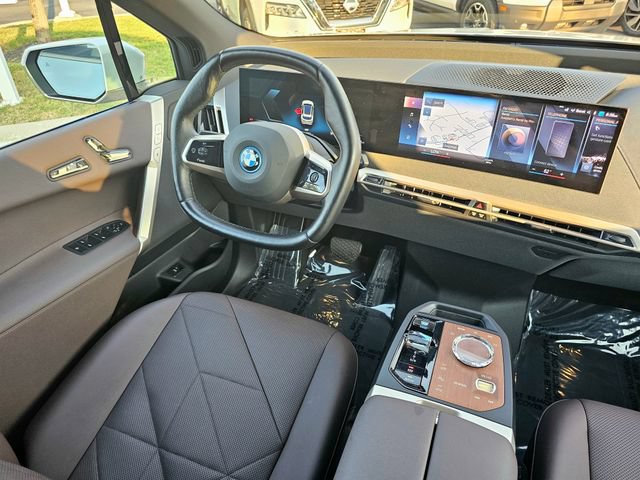 Used 2023 BMW iX xDrive50 w/ Ultimate Package 2 AWD/4WD image 29