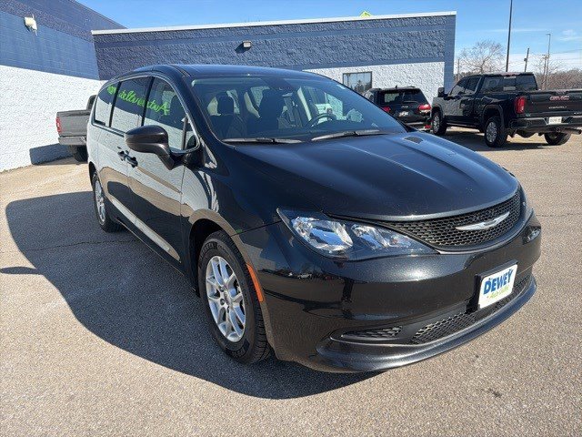 Used 2023 Chrysler Voyager LX image 7