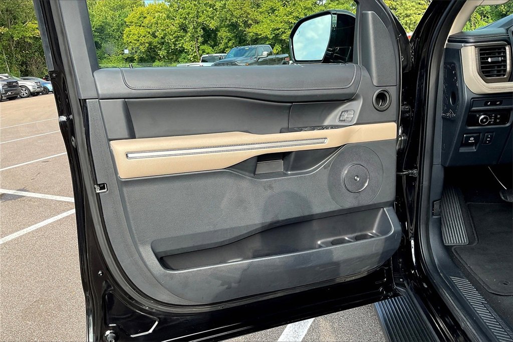 Used 2024 Ford Expedition Max Limited image 23