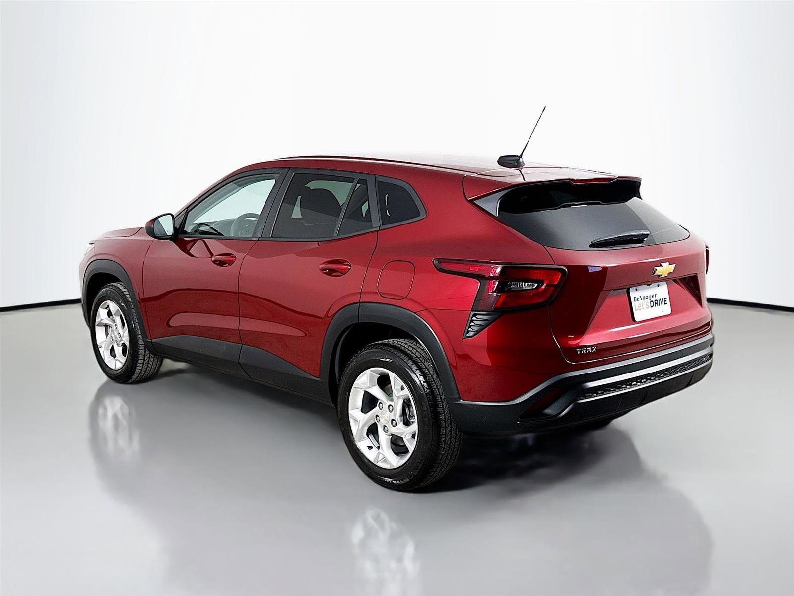 Used 2024 Chevrolet Trax LS w/ LS Convenience Package FWD image 7