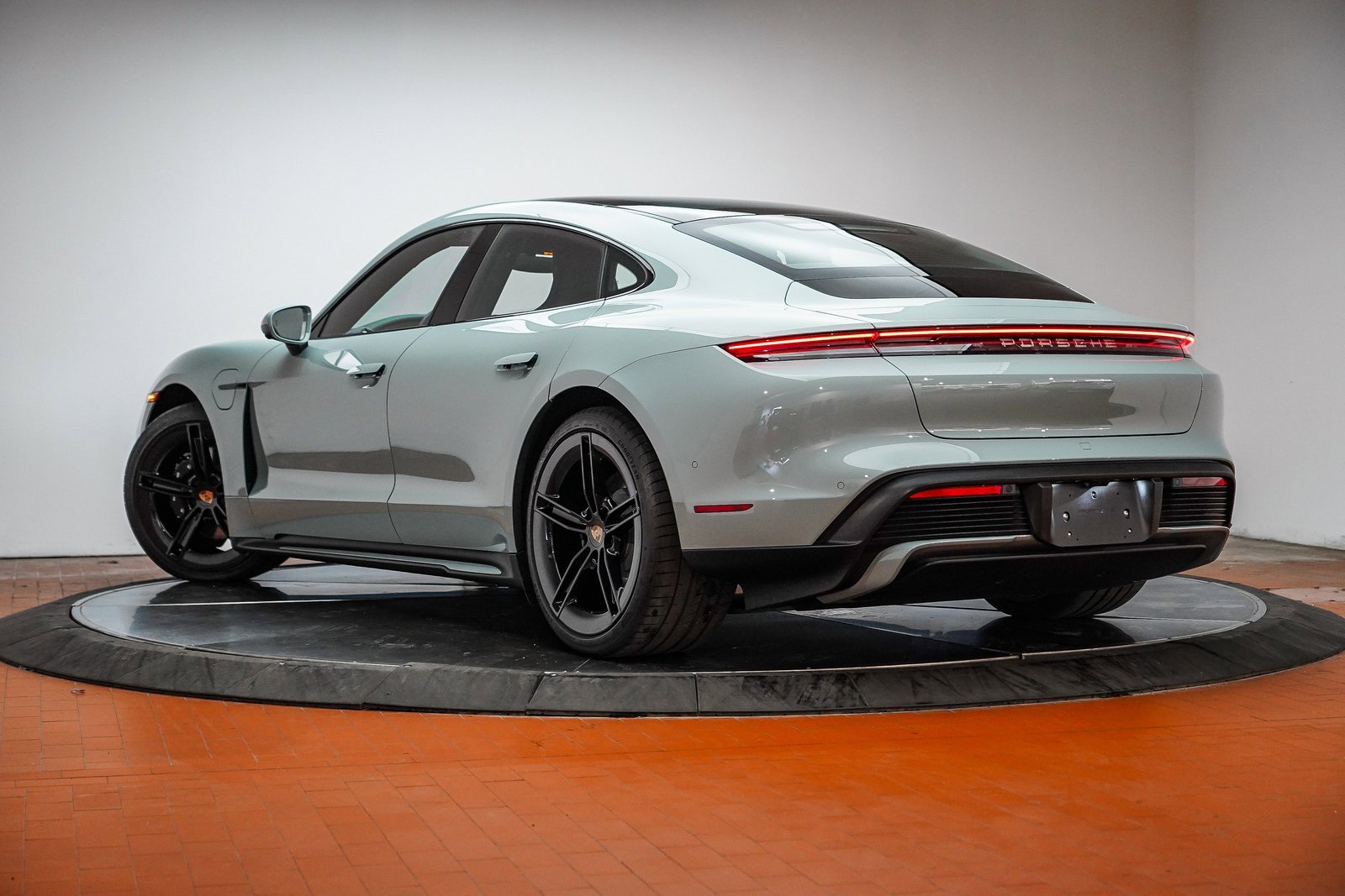 Certified 2025 Porsche Taycan 4S image 3