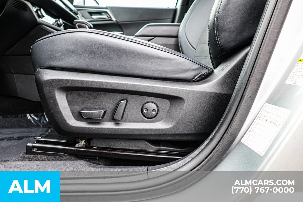 Used 2025 Mitsubishi Outlander SE FWD image 27