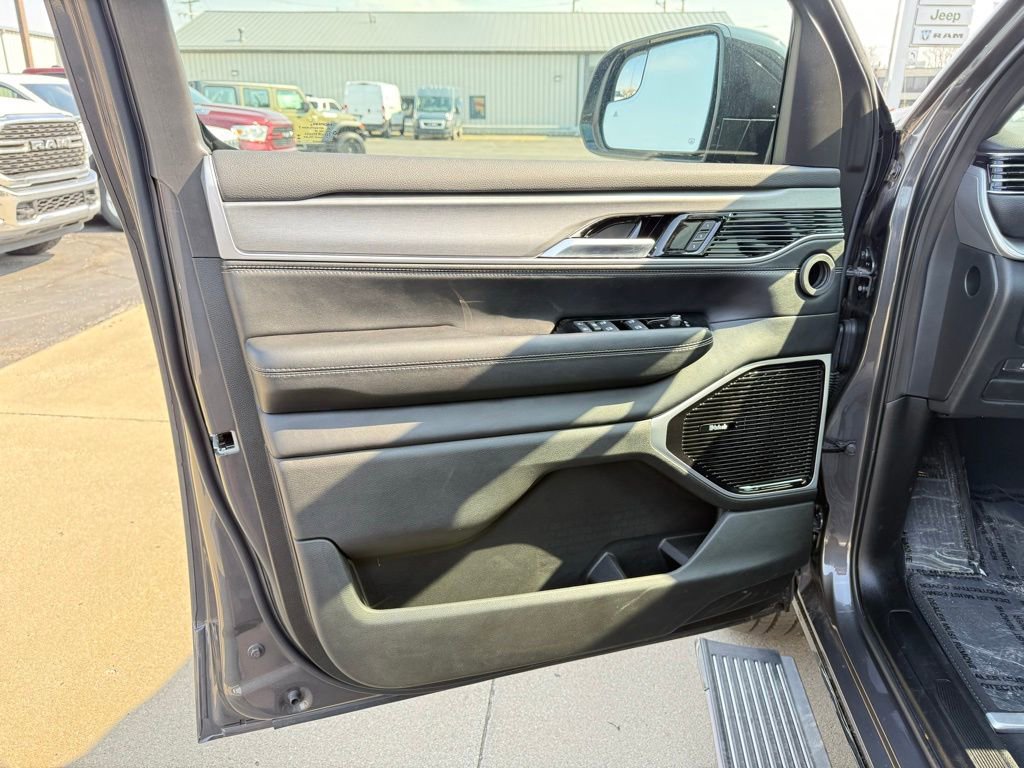 New 2026 Jeep Grand Wagoneer L Limited w/ Premium Group II image 16